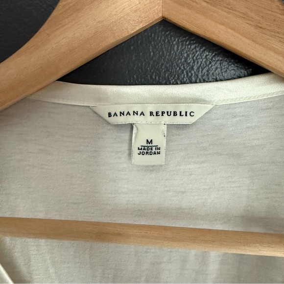 Banana Republic Women Cream Tank Top with Satin Collar Accent Size Medium - Picture 3 of 5